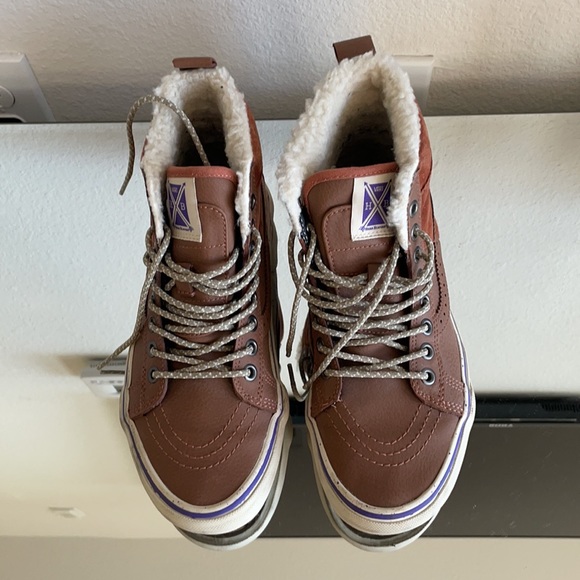 Vans - Picture 2 of 5